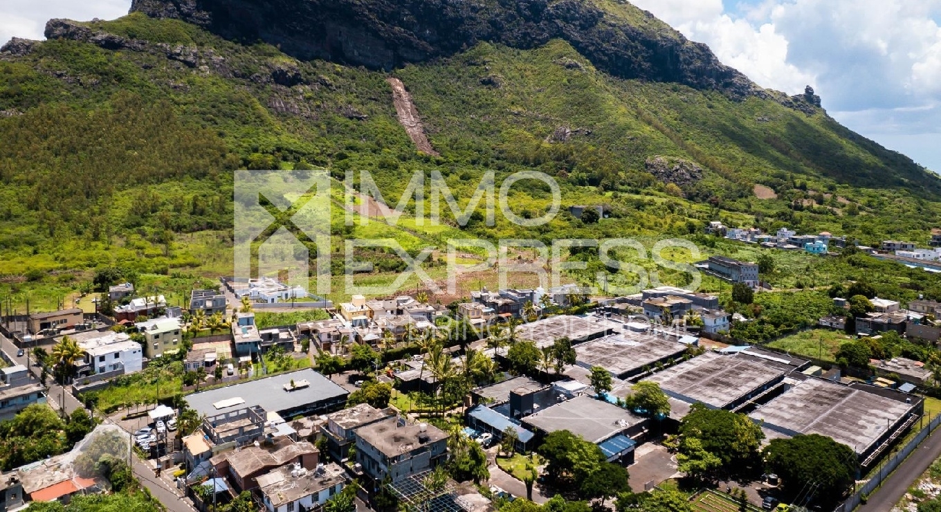 Entrepôt à louer - 1 000m² à Quatre Bornes